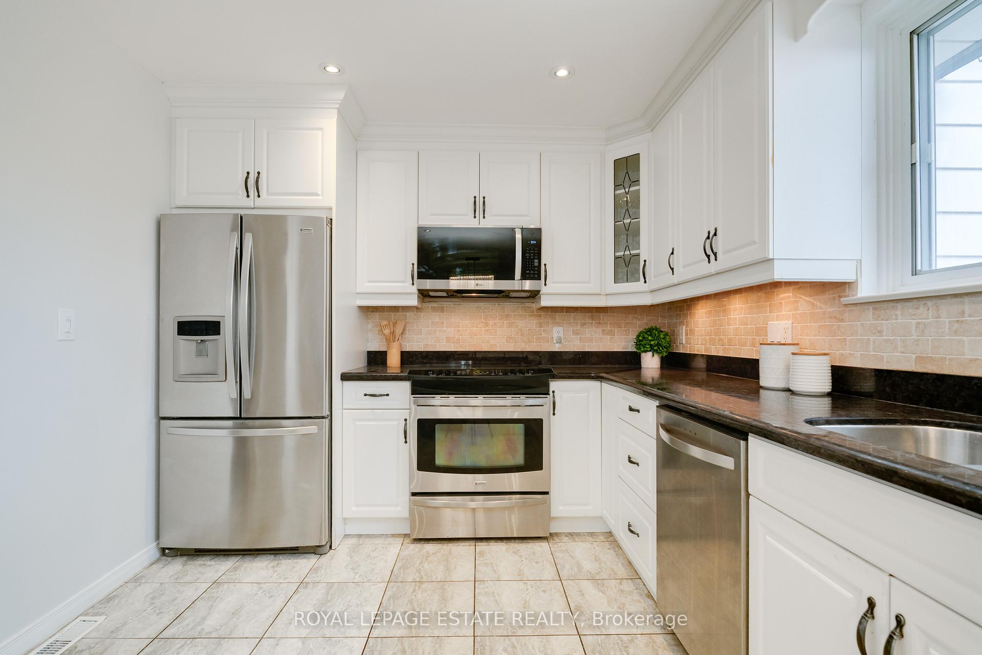 Photo 10 of 33 Burrells Road, Ajax, South East — HOMEH