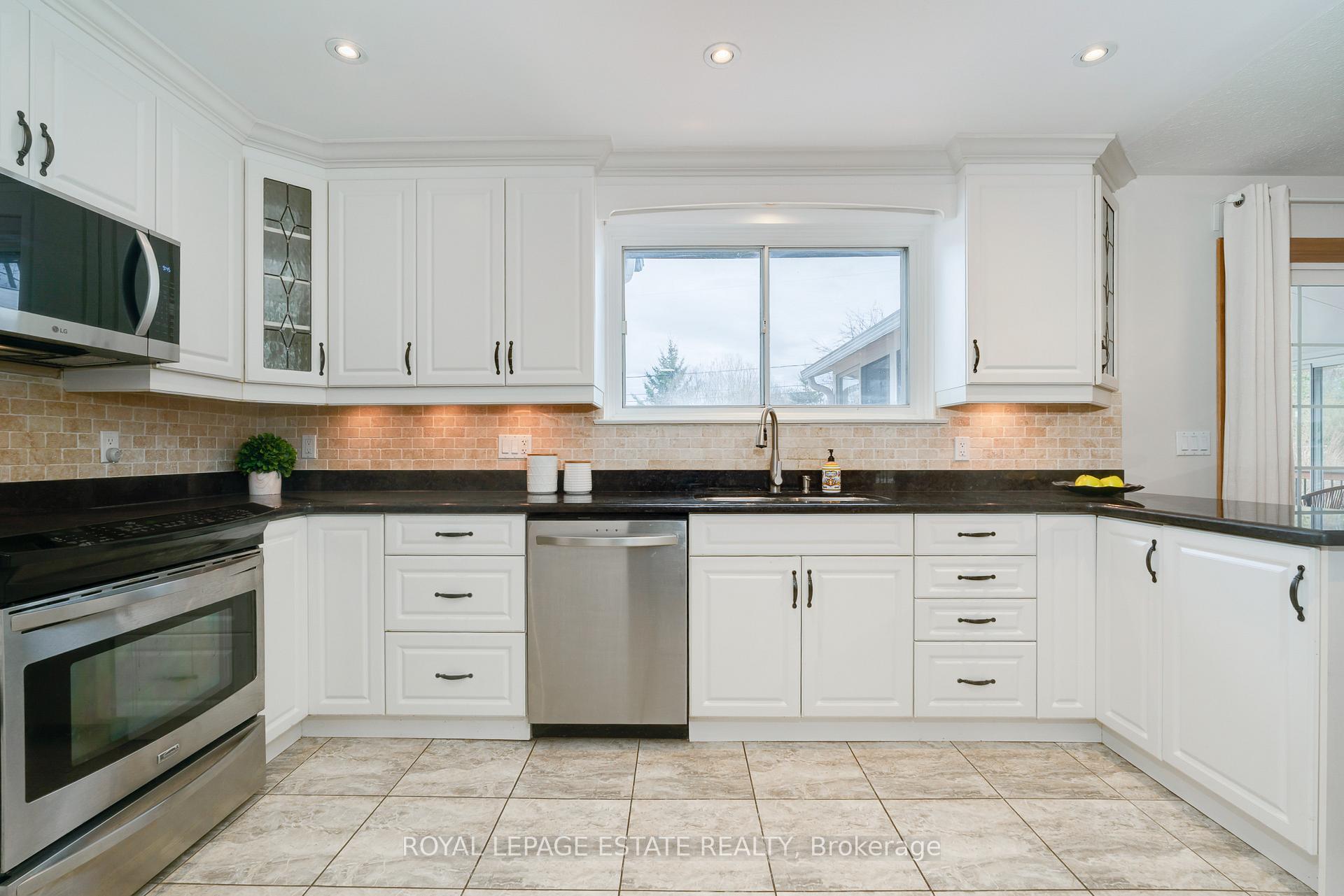 Photo 13 of 33 Burrells Road, Ajax, South East — HOMEH