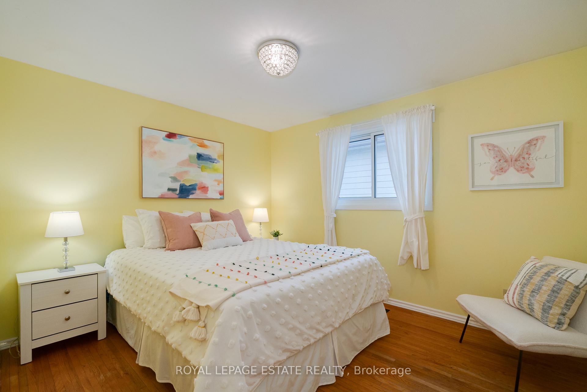 Photo 22 of 33 Burrells Road, Ajax, South East — HOMEH