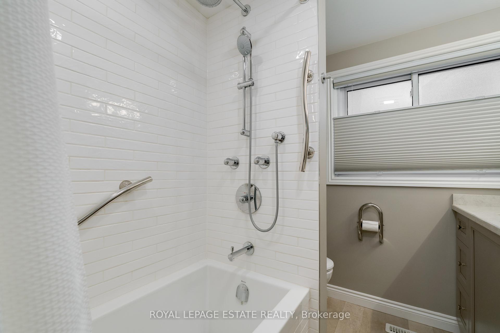 Photo 27 of 33 Burrells Road, Ajax, South East — HOMEH