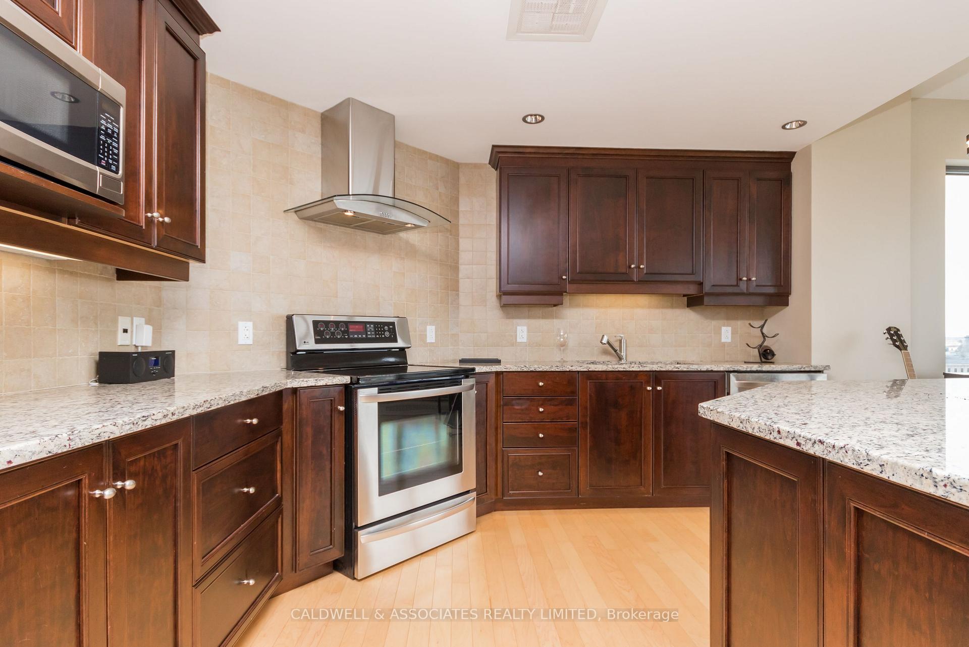 Photo 7 of Unit 1002, 90 George Street, Ottawa, Lower Town/Byward Market — HOMEH