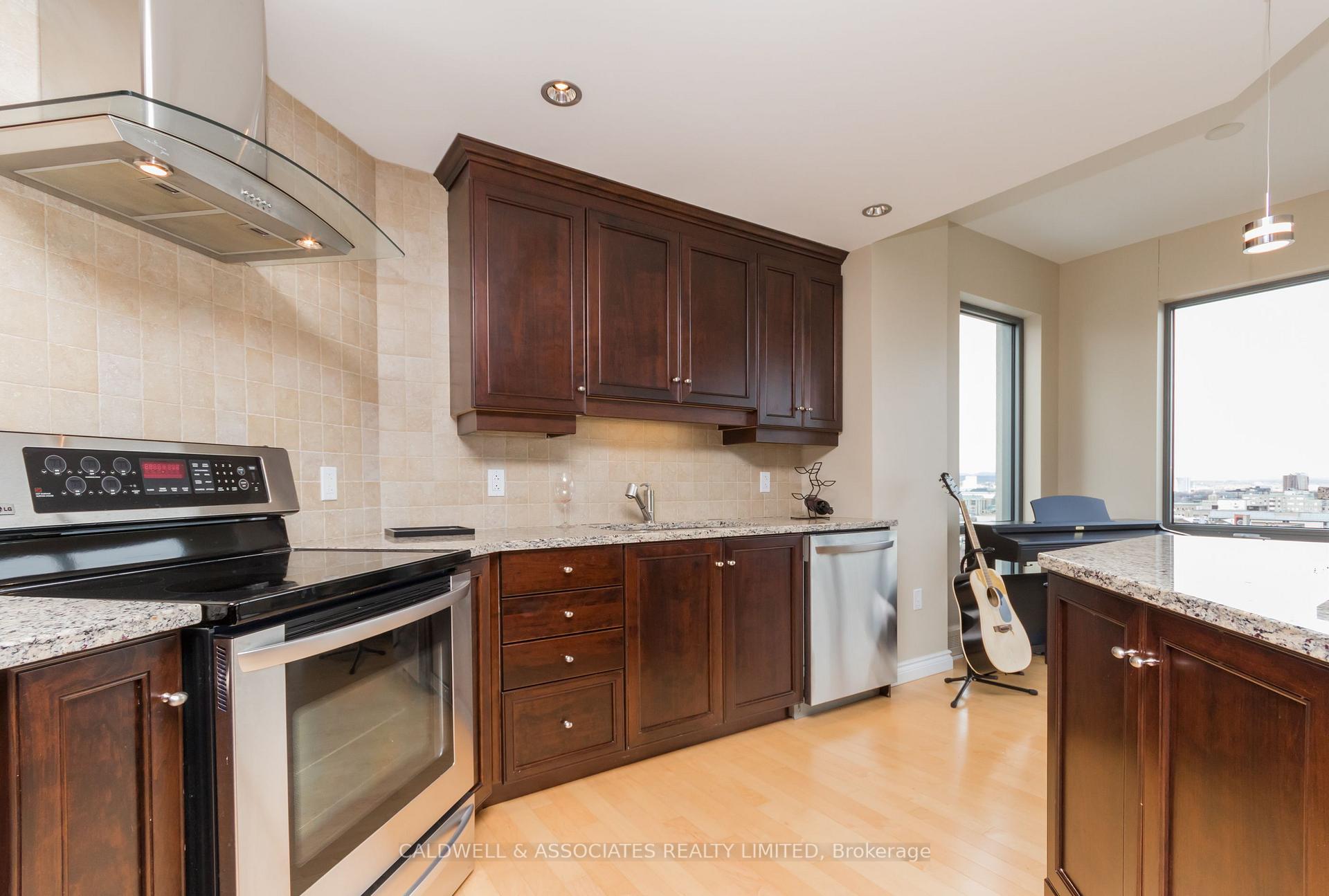 Photo 8 of Unit 1002, 90 George Street, Ottawa, Lower Town/Byward Market — HOMEH