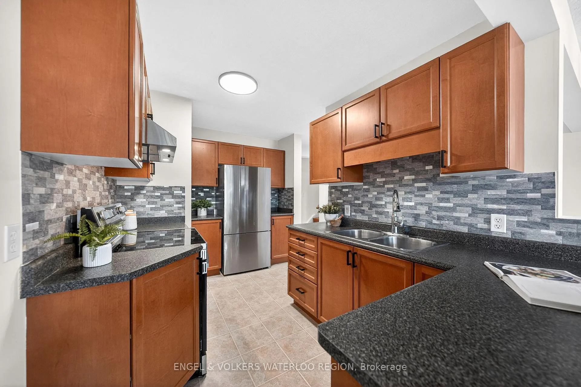 Photo 17 of 477 Colt Street, Waterloo, University Downs — HOMEH