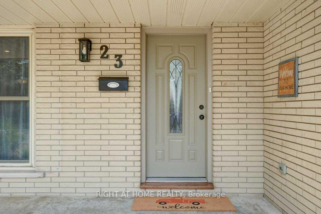 Photo 4 of 23 Blue Mound Drive, Barrie, Wellington — HOMEH