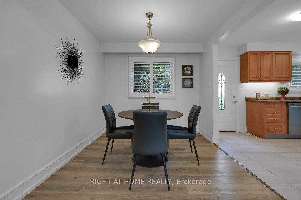 Photo 15 of 23 Blue Mound Drive, Barrie, Wellington — HOMEH