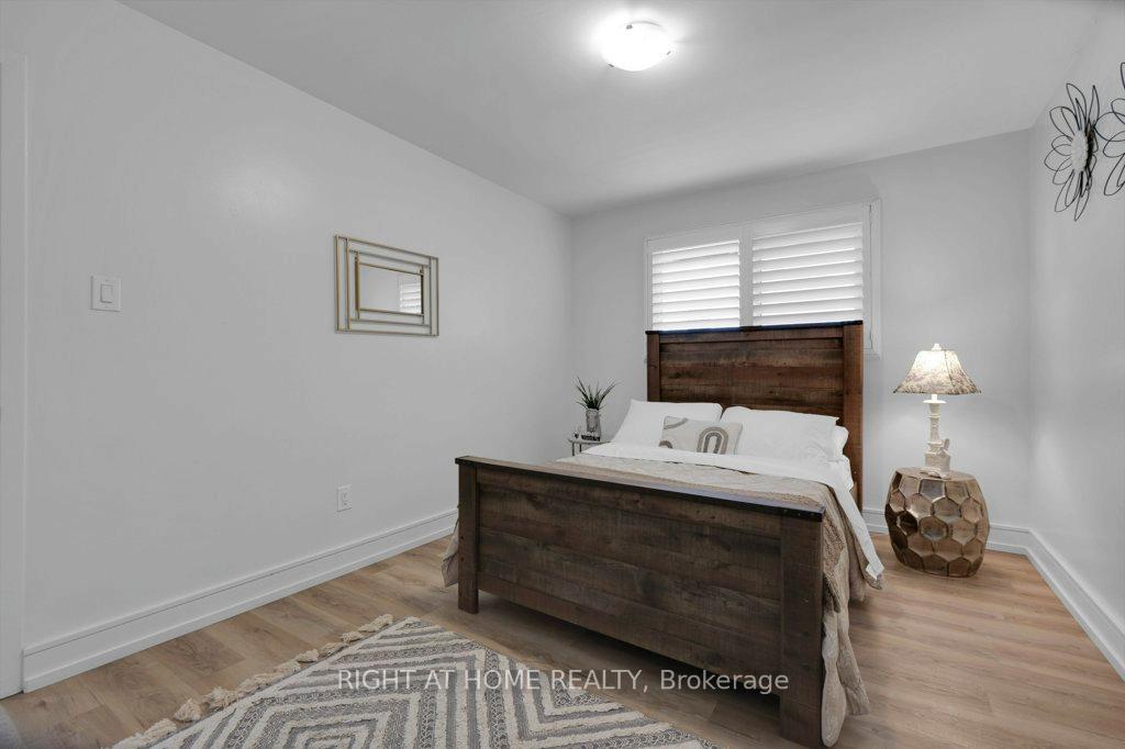 Photo 17 of 23 Blue Mound Drive, Barrie, Wellington — HOMEH