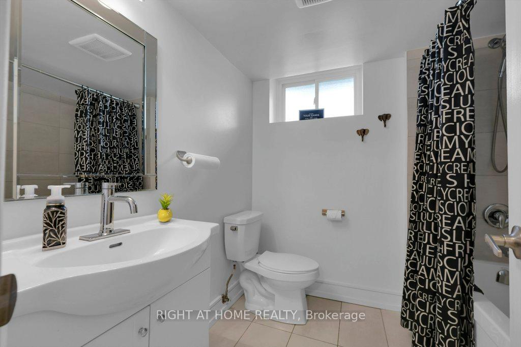 Photo 22 of 23 Blue Mound Drive, Barrie, Wellington — HOMEH