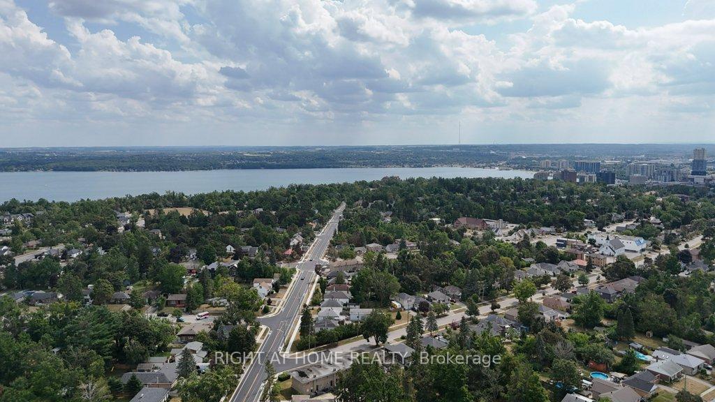 Photo 25 of 23 Blue Mound Drive, Barrie, Wellington — HOMEH