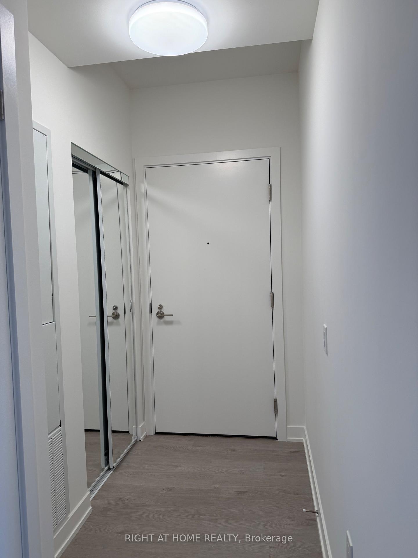 Photo 2 of Unit 1109, 110 Broadway Avenue, Toronto, Mount Pleasant West — HOMEH