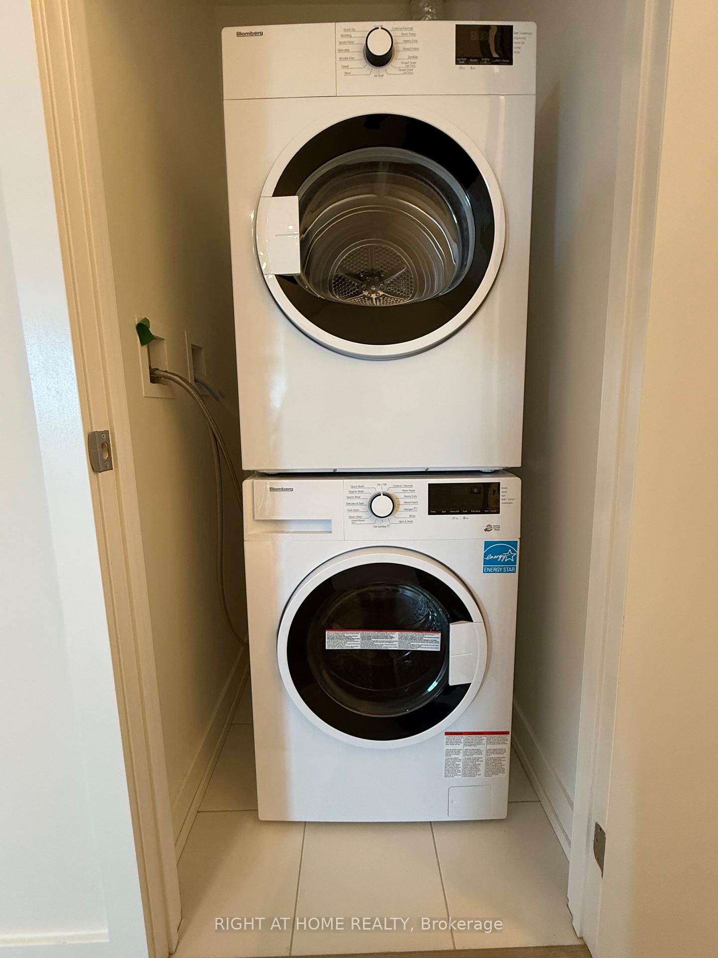 Photo 3 of Unit 1109, 110 Broadway Avenue, Toronto, Mount Pleasant West — HOMEH