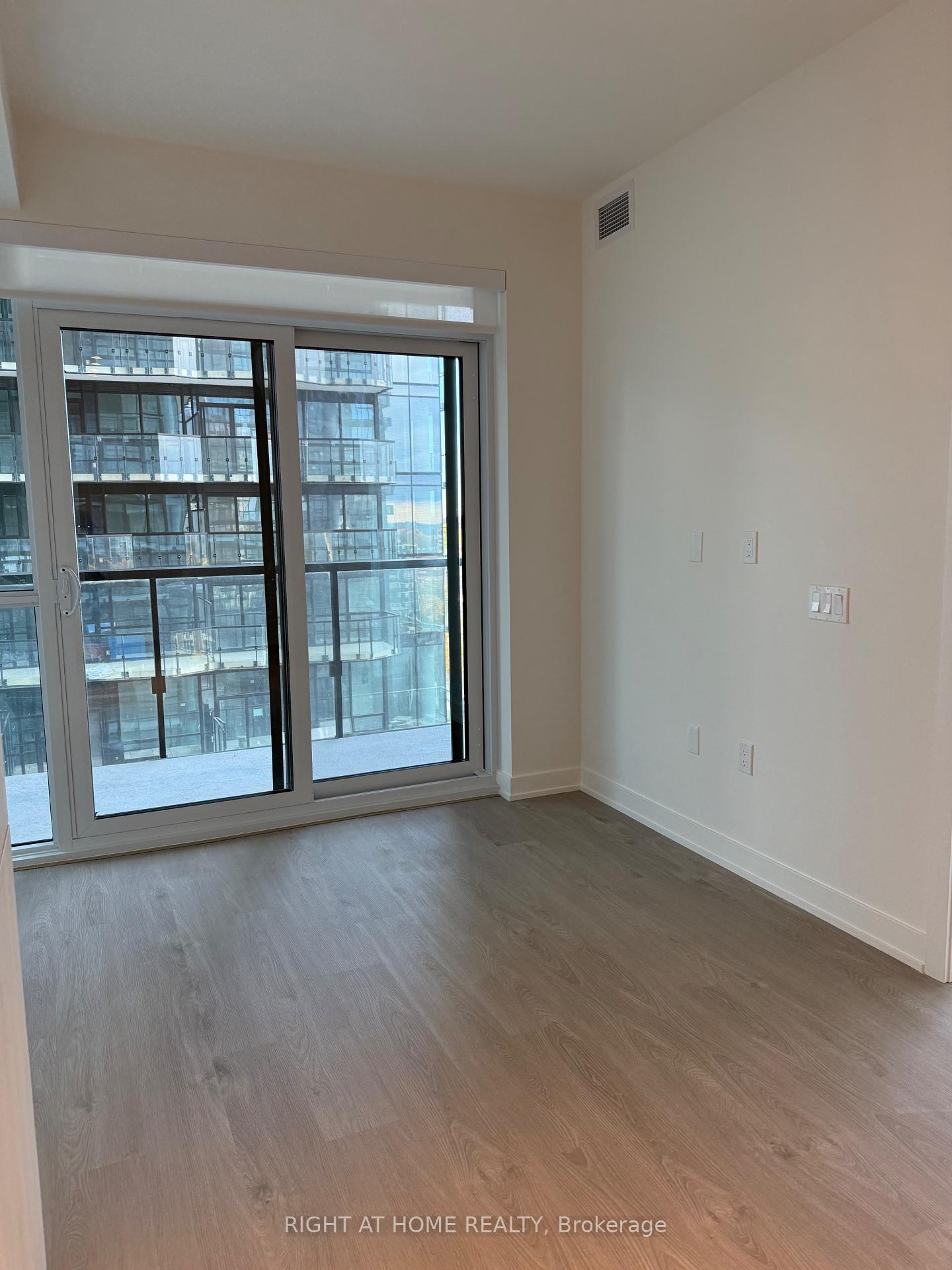 Photo 9 of Unit 1109, 110 Broadway Avenue, Toronto, Mount Pleasant West — HOMEH