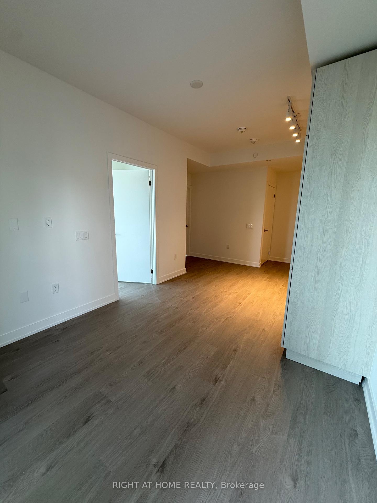 Photo 10 of Unit 1109, 110 Broadway Avenue, Toronto, Mount Pleasant West — HOMEH