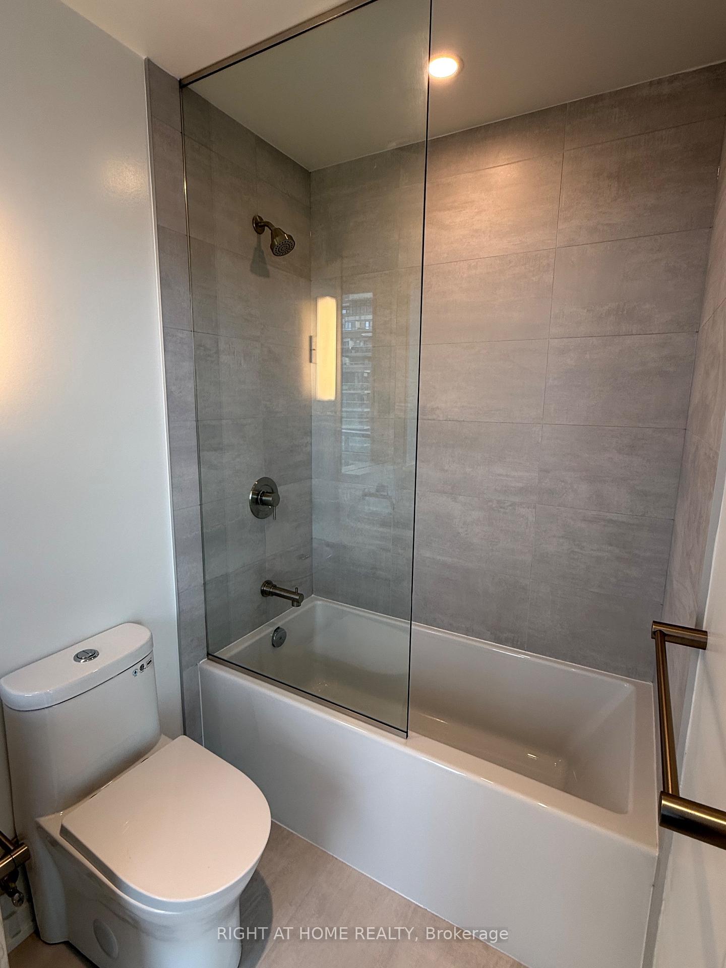Photo 14 of Unit 1109, 110 Broadway Avenue, Toronto, Mount Pleasant West — HOMEH