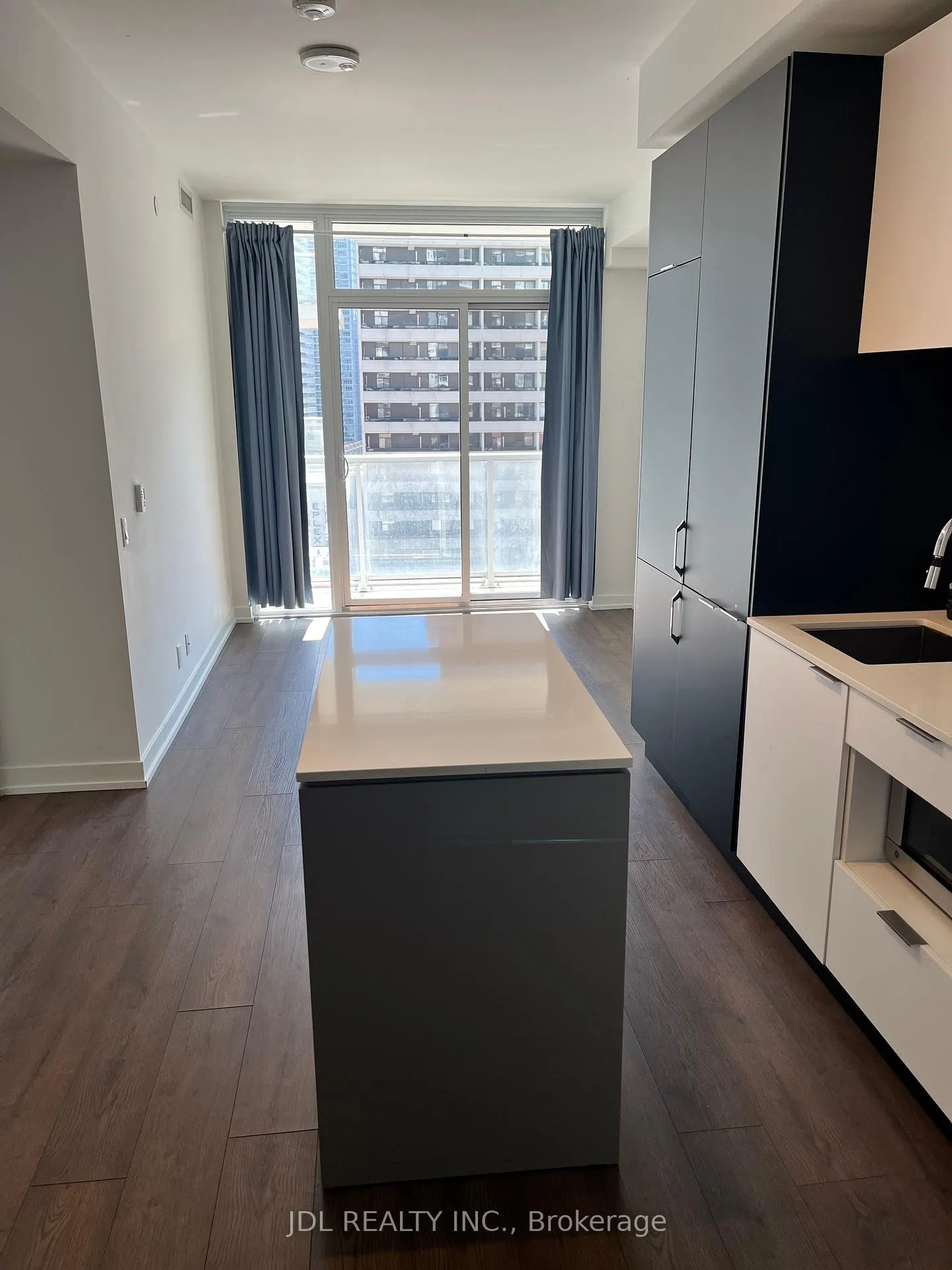 Photo 5 of Unit 812, 33 Helendale Avenue, Toronto, Yonge-Eglinton — HOMEH