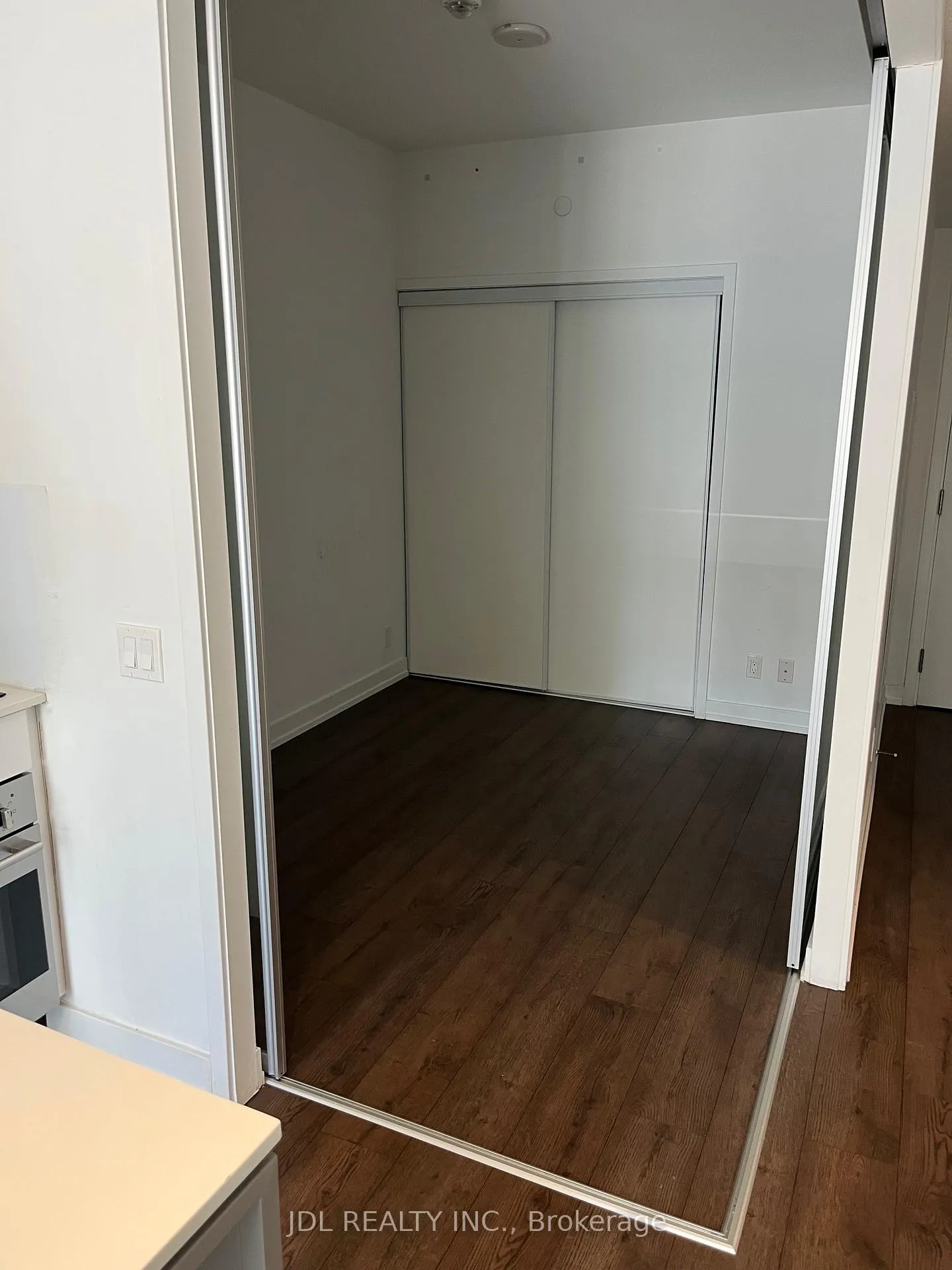 Photo 6 of Unit 812, 33 Helendale Avenue, Toronto, Yonge-Eglinton — HOMEH
