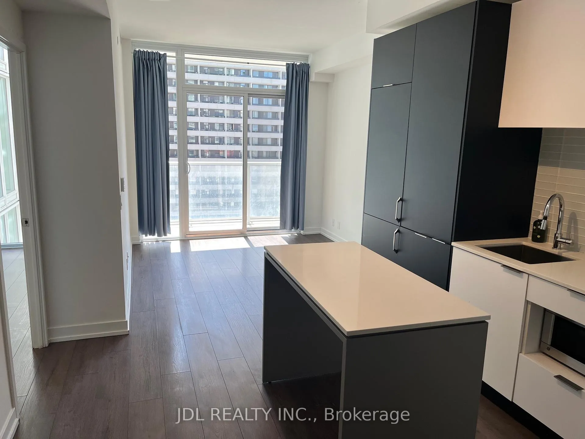 Photo 9 of Unit 812, 33 Helendale Avenue, Toronto, Yonge-Eglinton — HOMEH