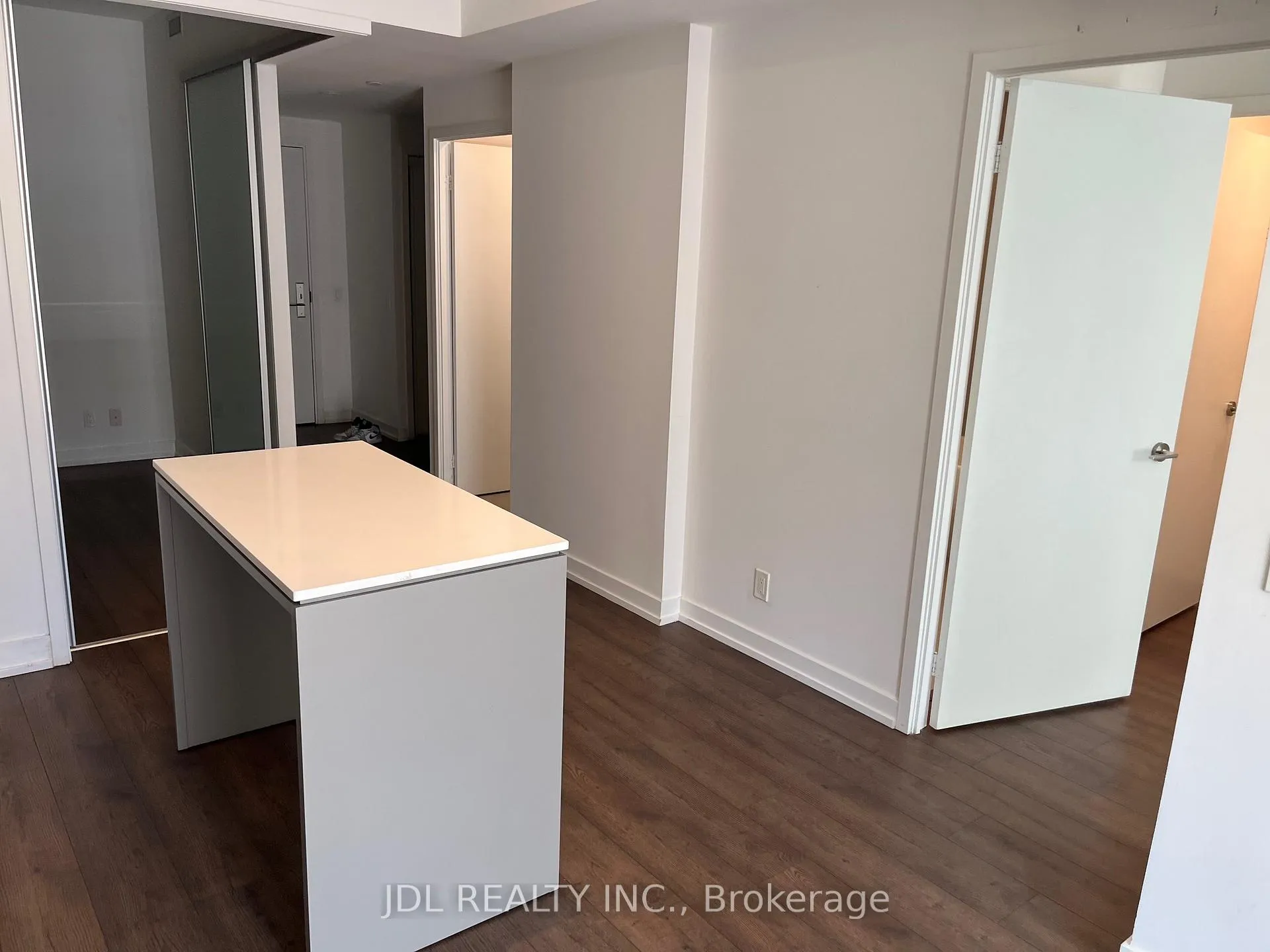 Photo 10 of Unit 812, 33 Helendale Avenue, Toronto, Yonge-Eglinton — HOMEH