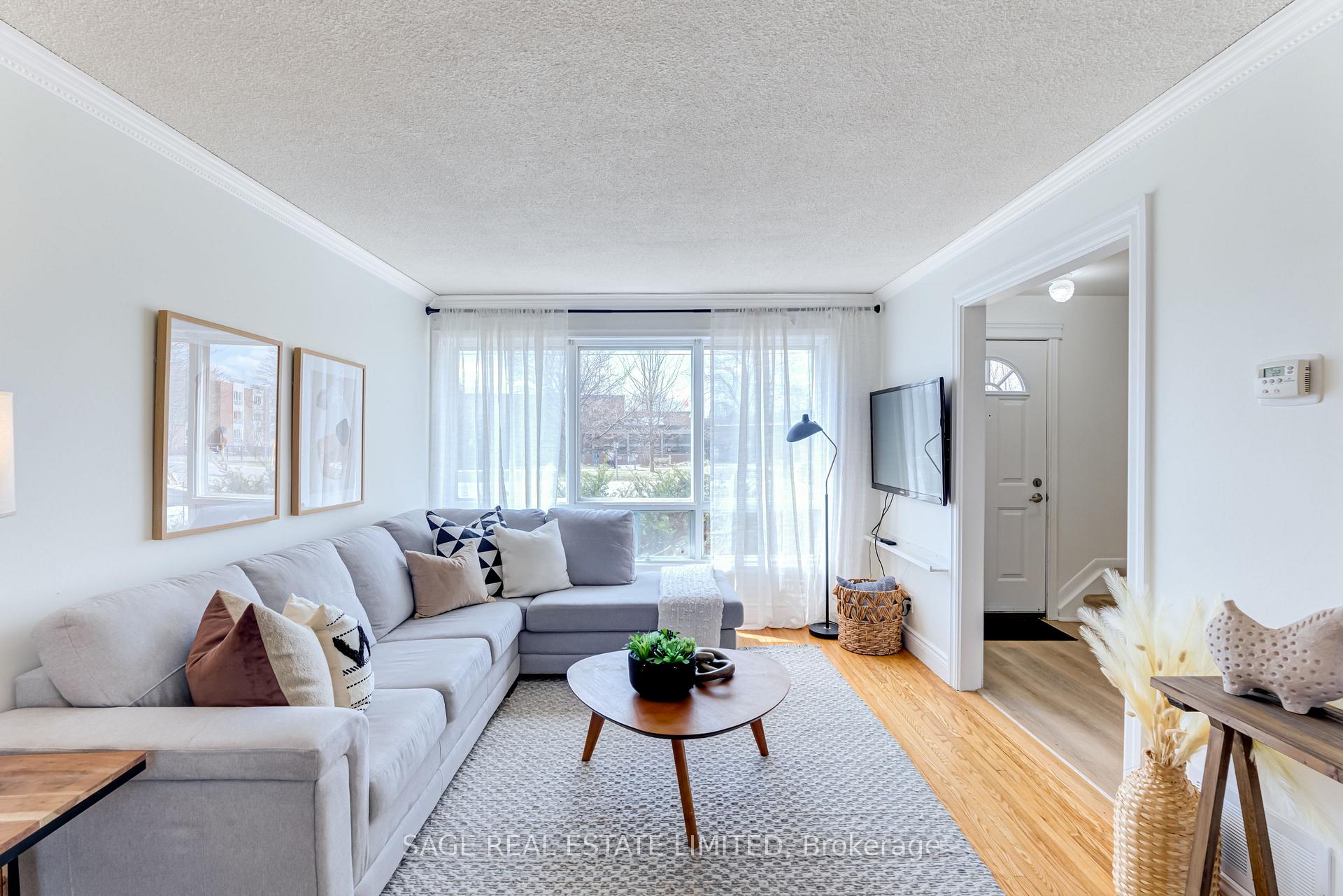 Photo 3 of 128 Murray Drive, Aurora, Aurora Highlands — HOMEH
