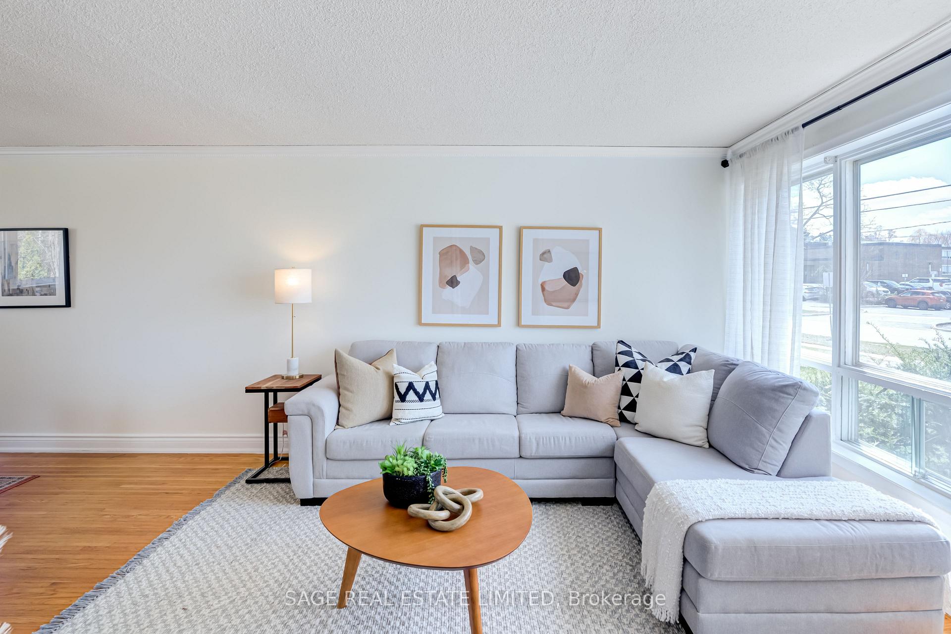 Photo 5 of 128 Murray Drive, Aurora, Aurora Highlands — HOMEH