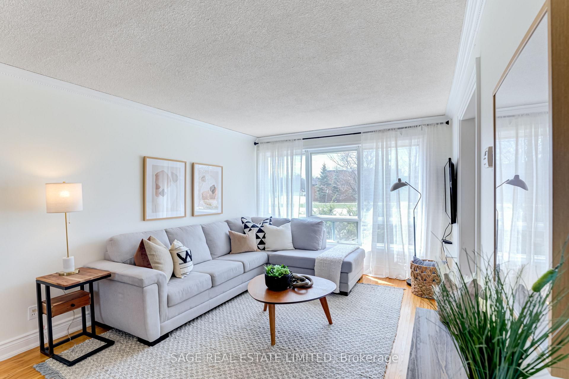 Photo 7 of 128 Murray Drive, Aurora, Aurora Highlands — HOMEH