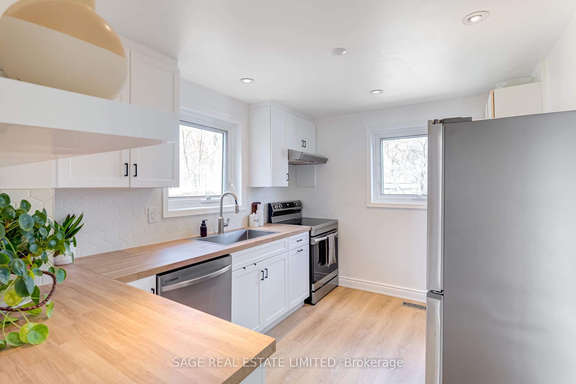 Photo 13 of 128 Murray Drive, Aurora, Aurora Highlands — HOMEH