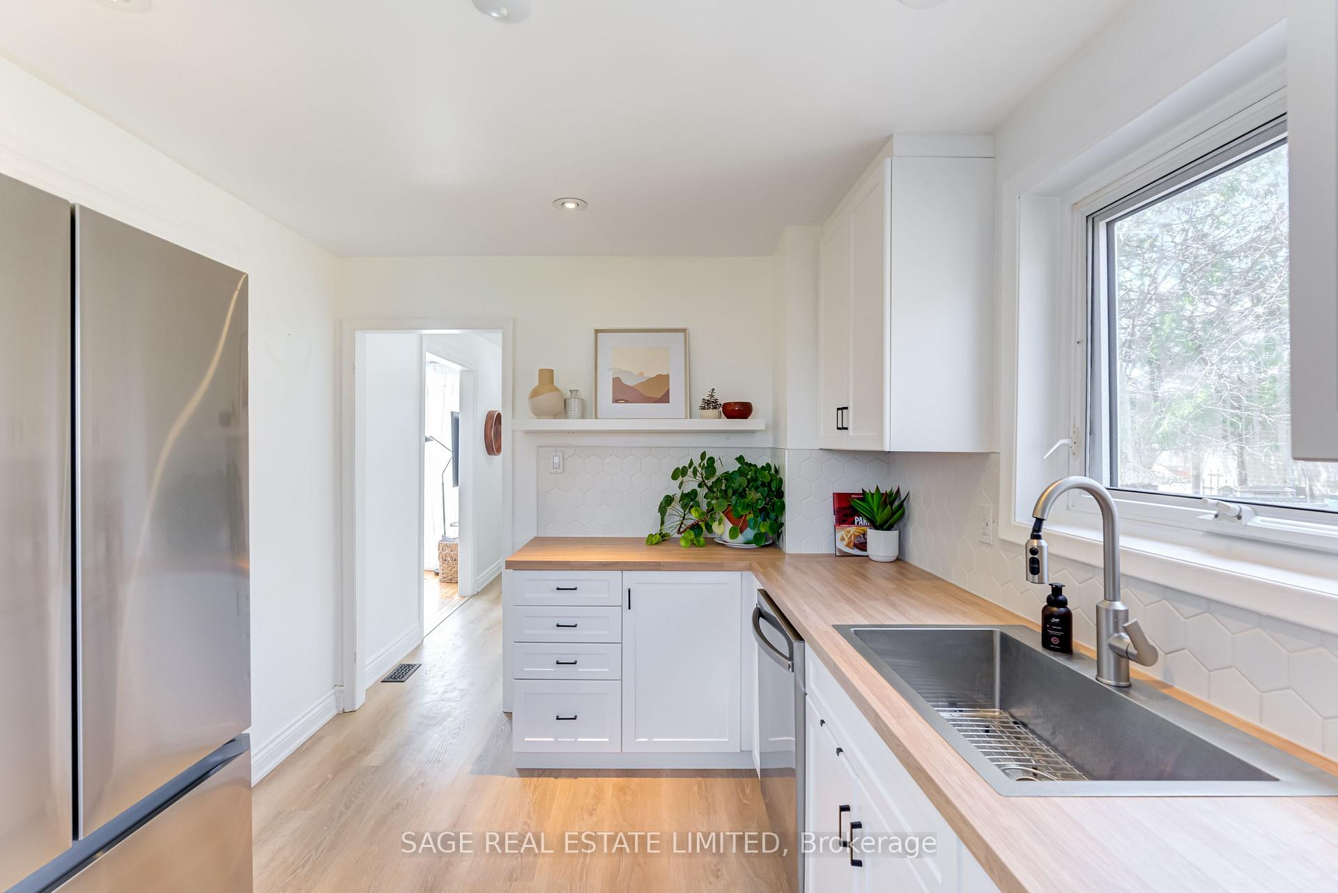 Photo 14 of 128 Murray Drive, Aurora, Aurora Highlands — HOMEH