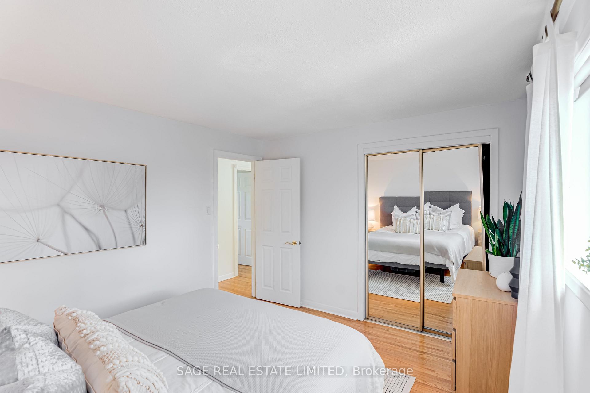Photo 16 of 128 Murray Drive, Aurora, Aurora Highlands — HOMEH