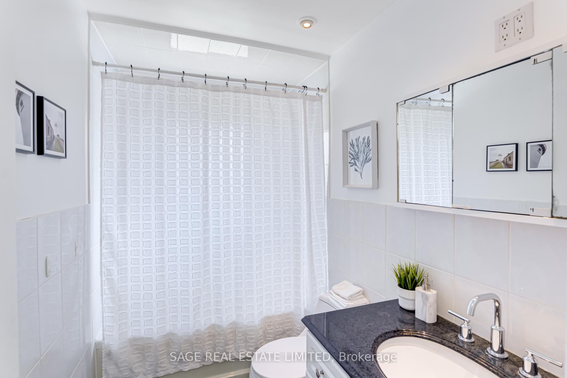 Photo 23 of 128 Murray Drive, Aurora, Aurora Highlands — HOMEH