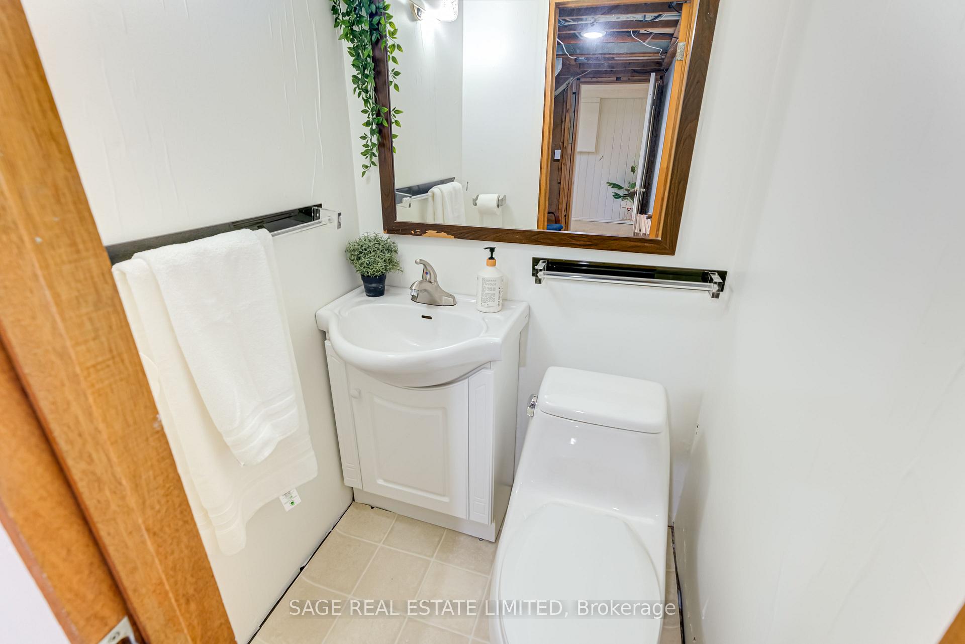 Photo 31 of 128 Murray Drive, Aurora, Aurora Highlands — HOMEH
