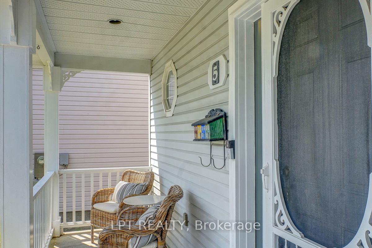 Photo 2 of 5 Benchland Street, Ottawa, Barrhaven - Longfields — HOMEH