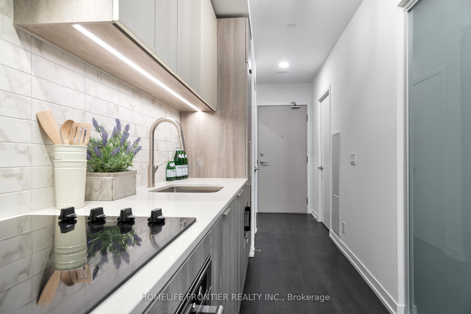 Photo 3 of Unit 712, 2020 Bathurst Street, Toronto, Humewood-Cedarvale — HOMEH