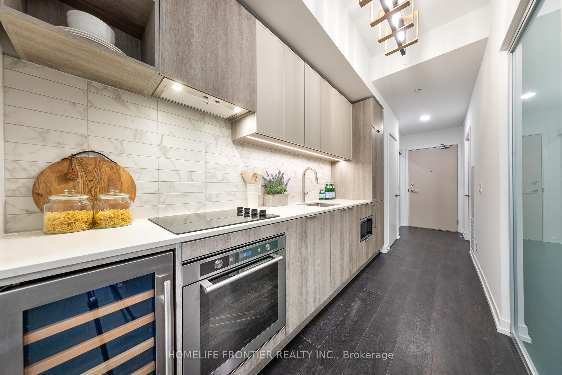 Photo 4 of Unit 712, 2020 Bathurst Street, Toronto, Humewood-Cedarvale — HOMEH