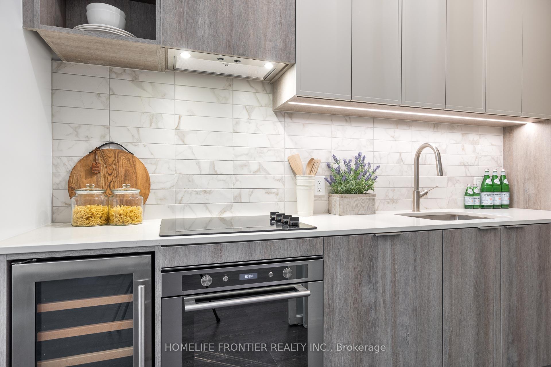 Photo 6 of Unit 712, 2020 Bathurst Street, Toronto, Humewood-Cedarvale — HOMEH