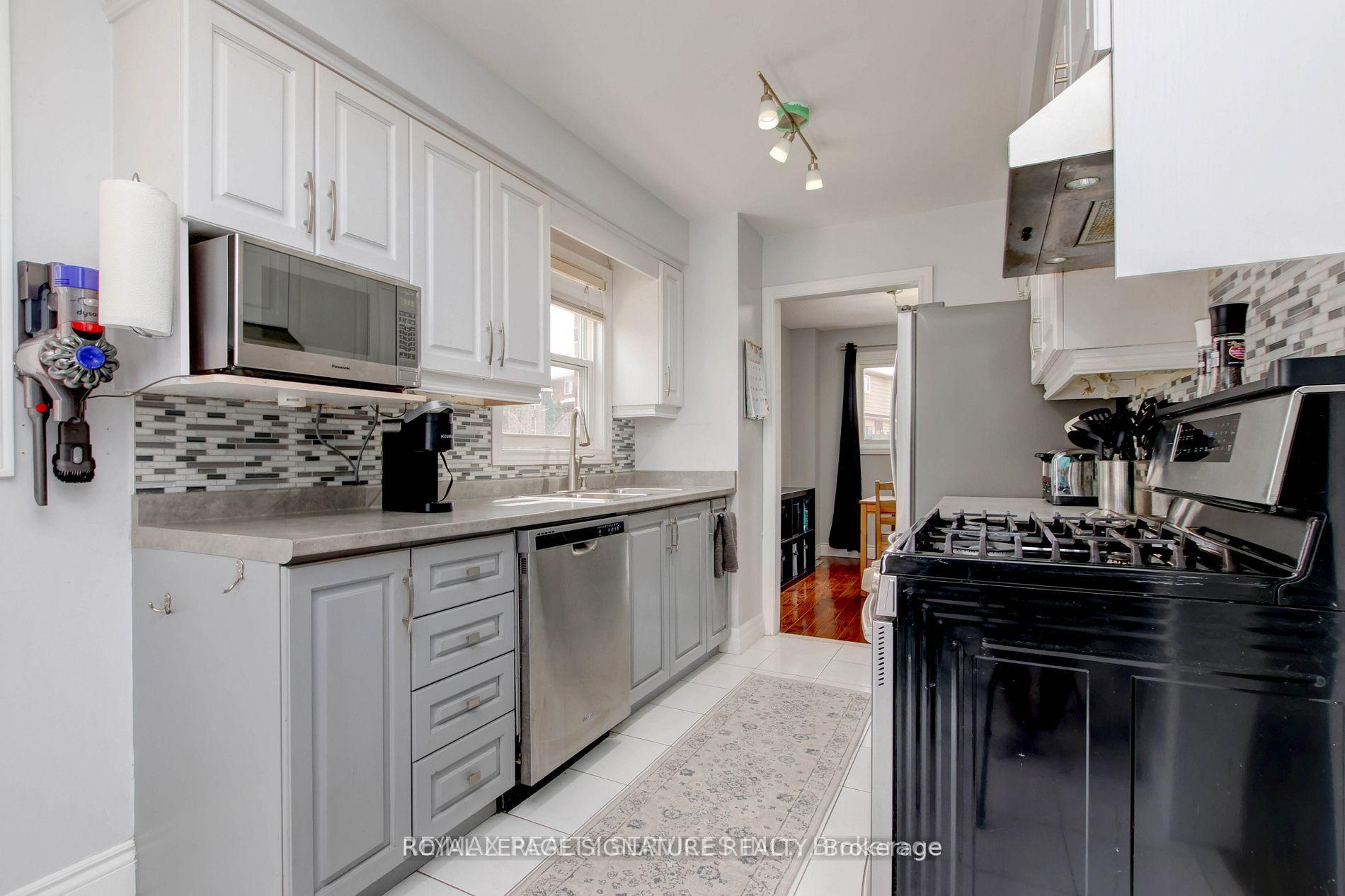 Photo 4 of Unit Upper, 76 Crenshaw Court, Brampton, Heart Lake West — HOMEH