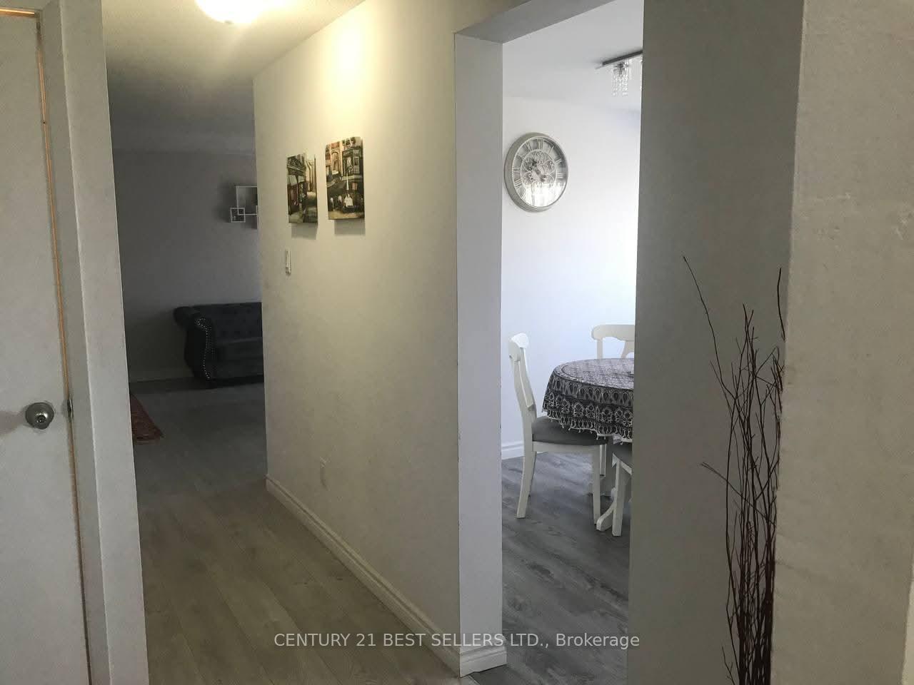 Photo 3 of Unit 9, 700 Erinbrook Drive, Kitchener, Country Hills West — HOMEH