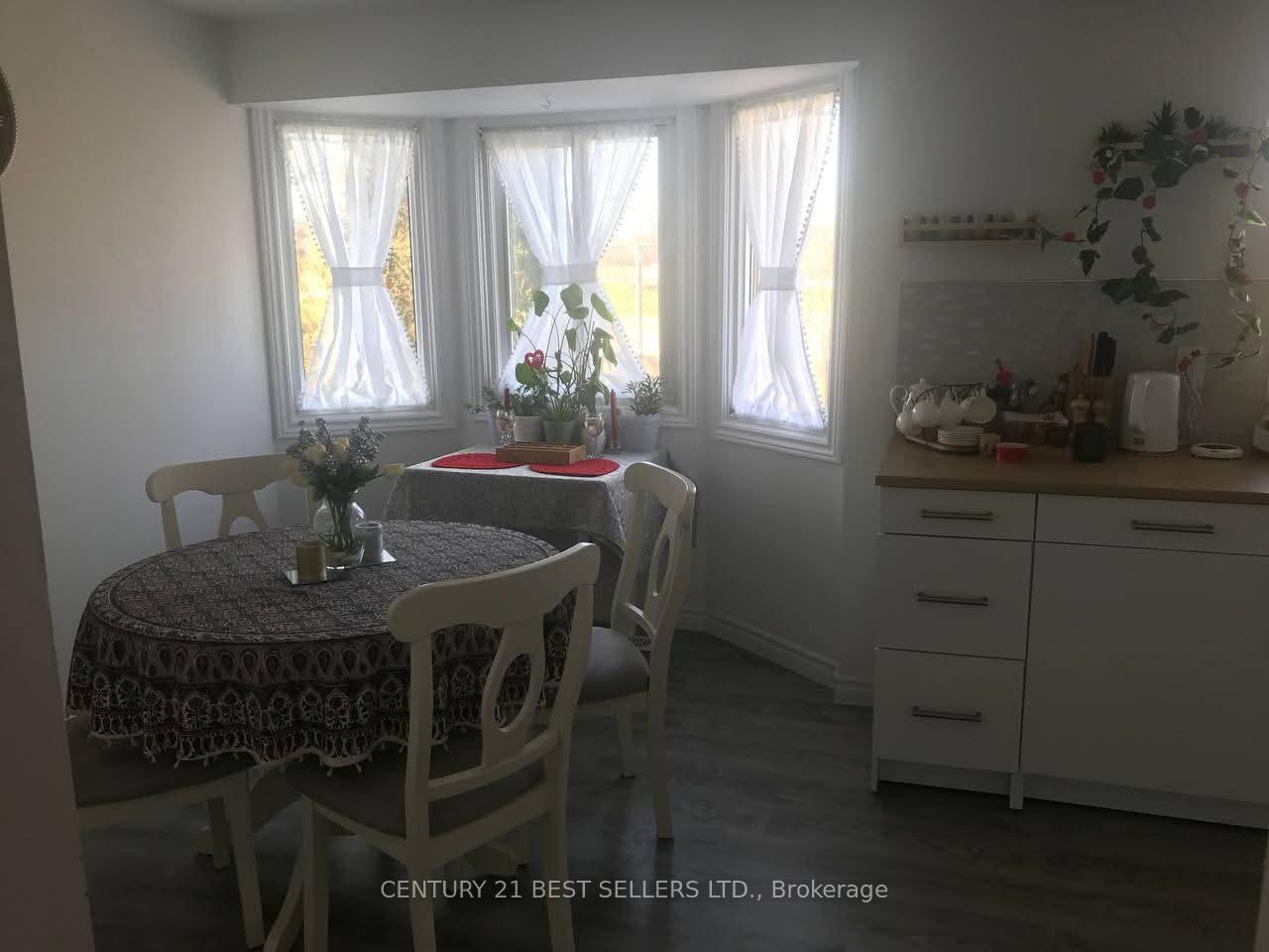 Photo 4 of Unit 9, 700 Erinbrook Drive, Kitchener, Country Hills West — HOMEH