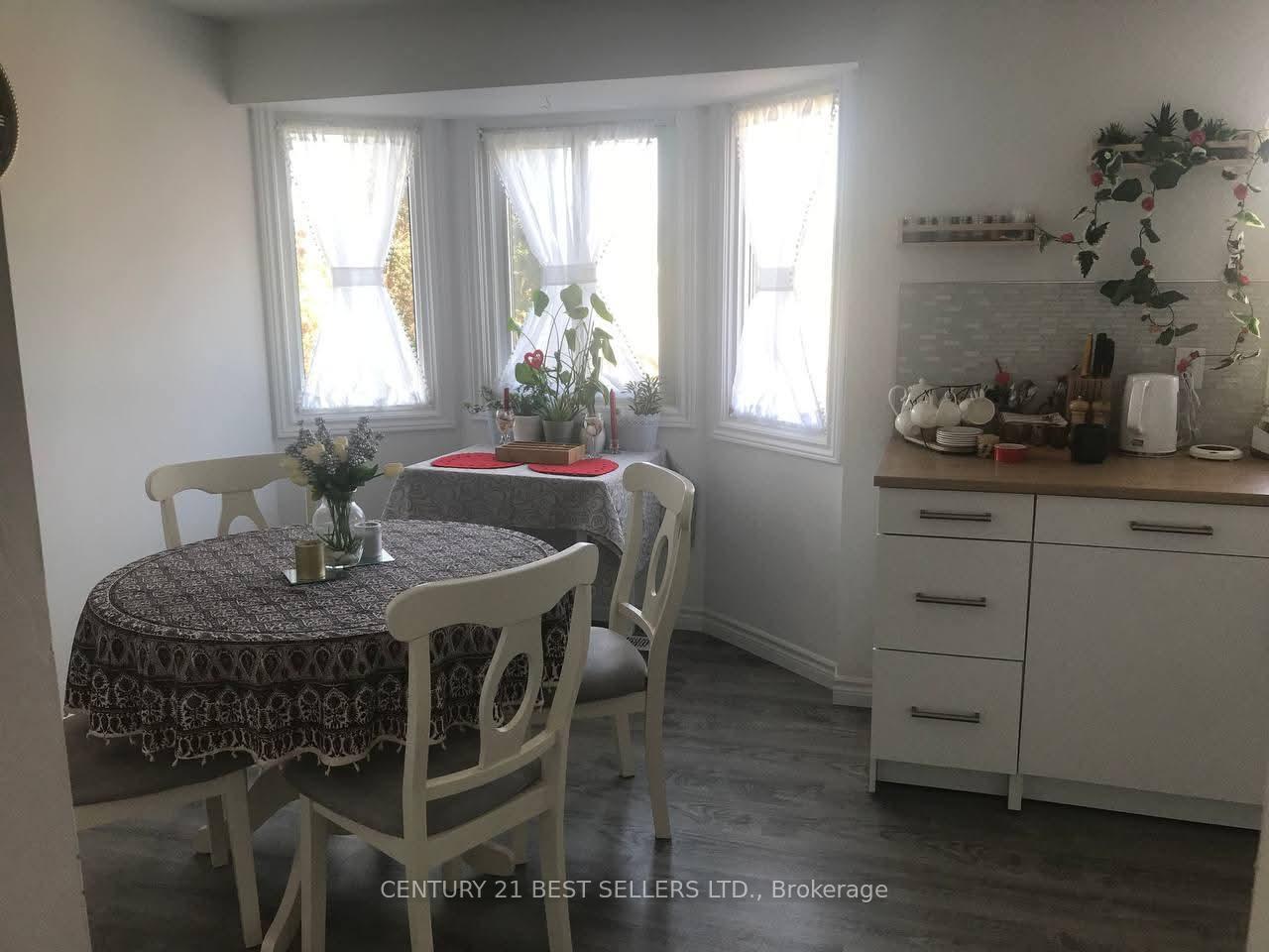 Photo 8 of Unit 9, 700 Erinbrook Drive, Kitchener, Country Hills West — HOMEH