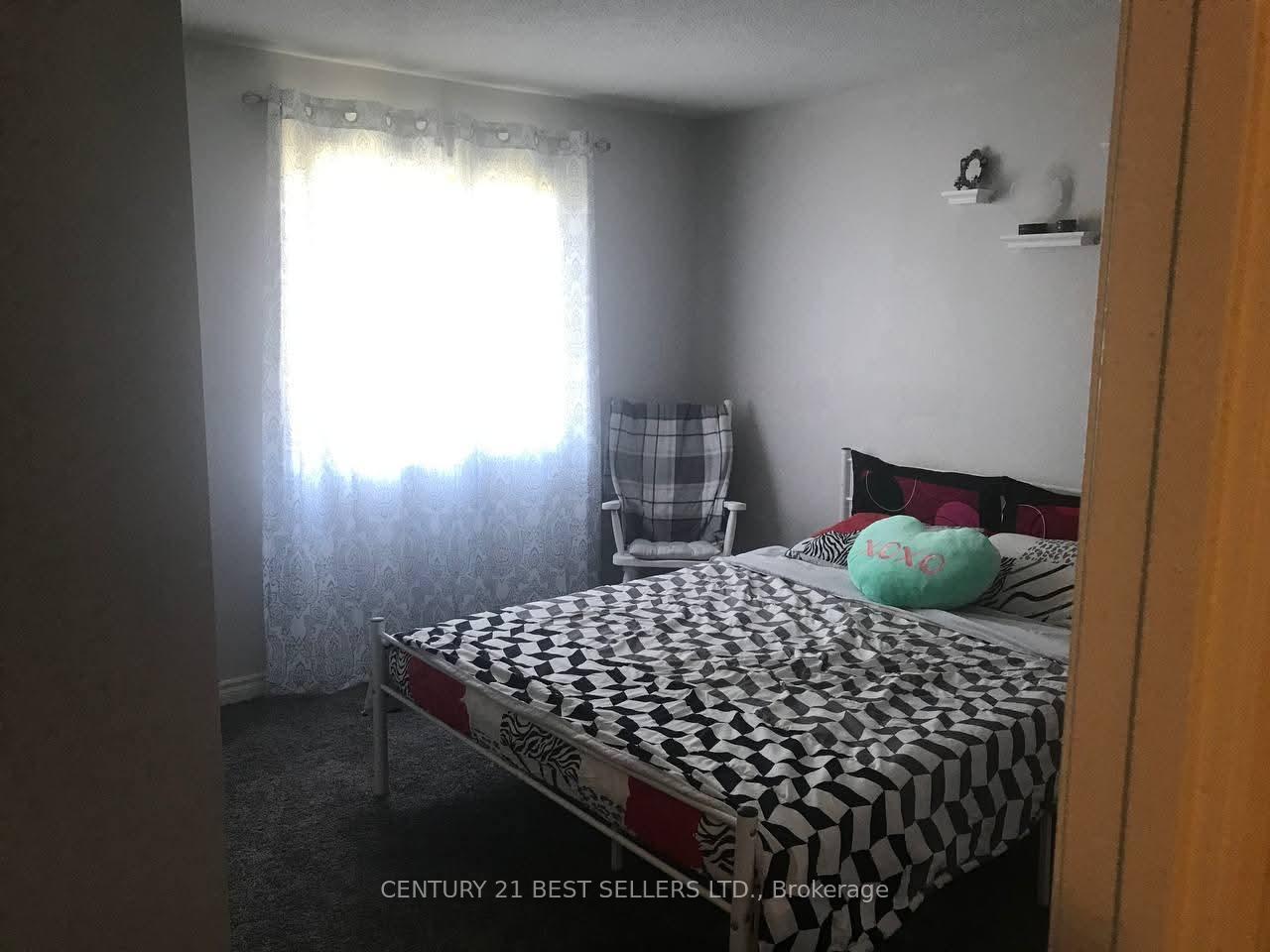 Photo 9 of Unit 9, 700 Erinbrook Drive, Kitchener, Country Hills West — HOMEH