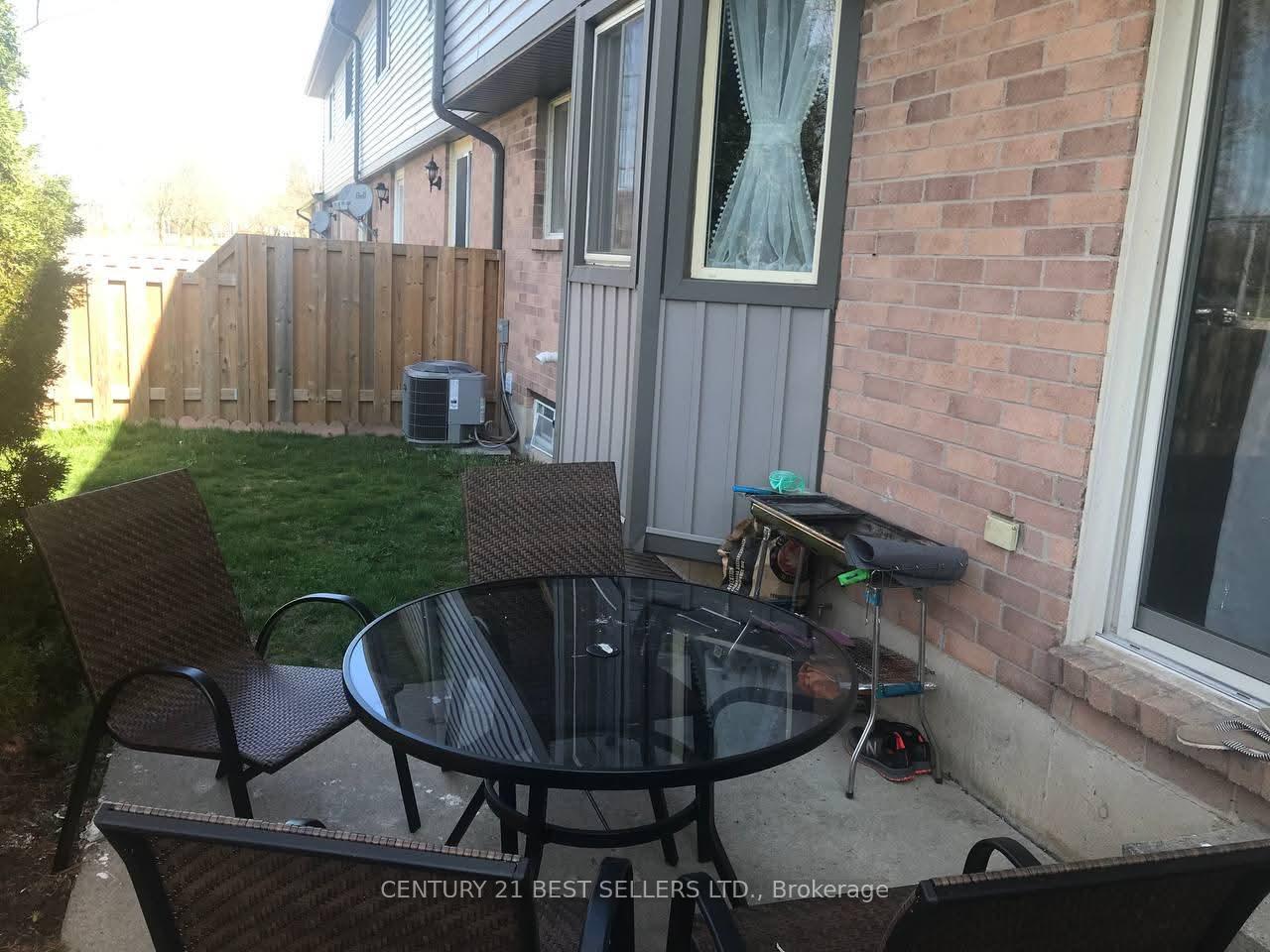 Photo 10 of Unit 9, 700 Erinbrook Drive, Kitchener, Country Hills West — HOMEH