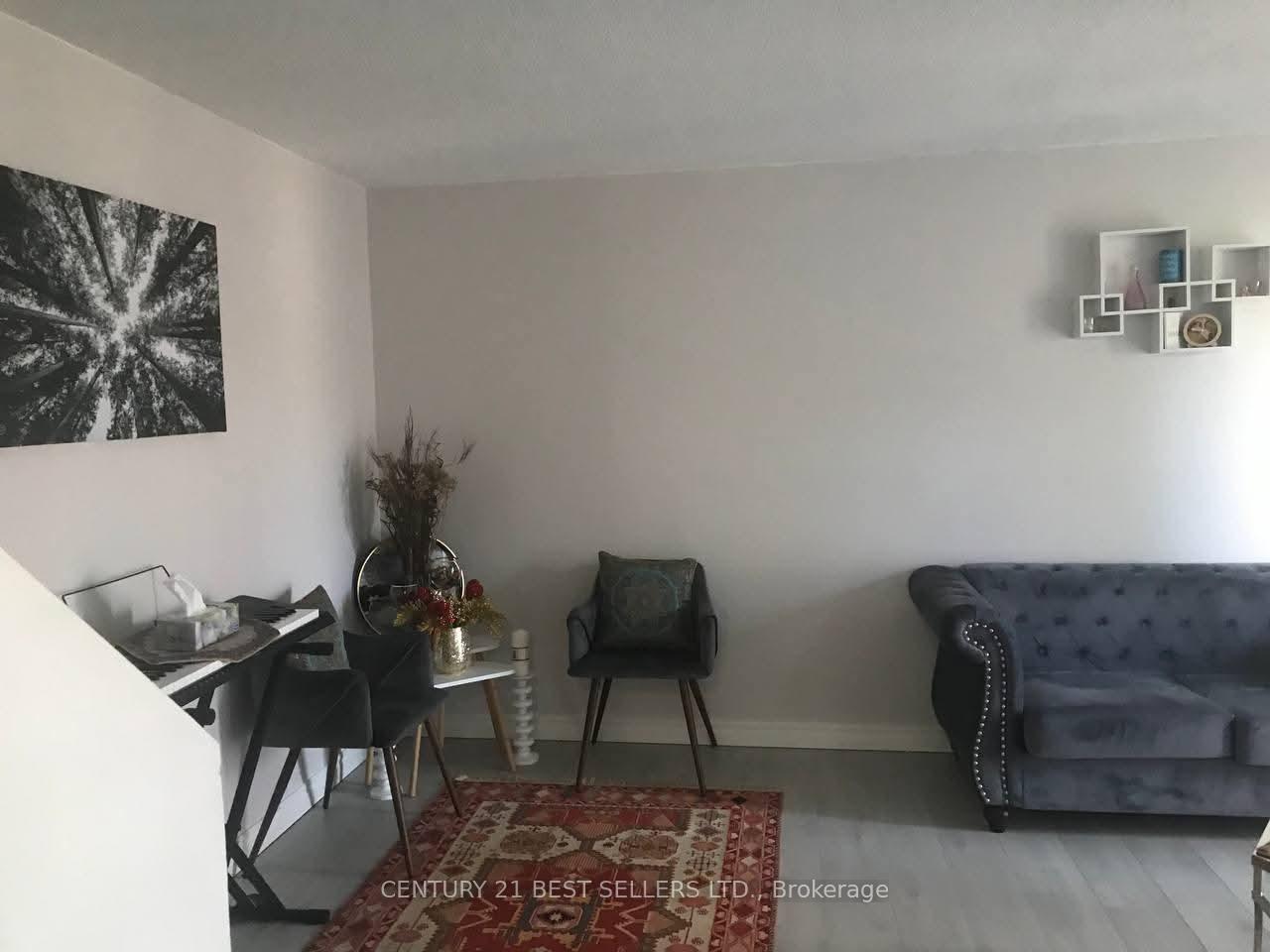 Photo 12 of Unit 9, 700 Erinbrook Drive, Kitchener, Country Hills West — HOMEH