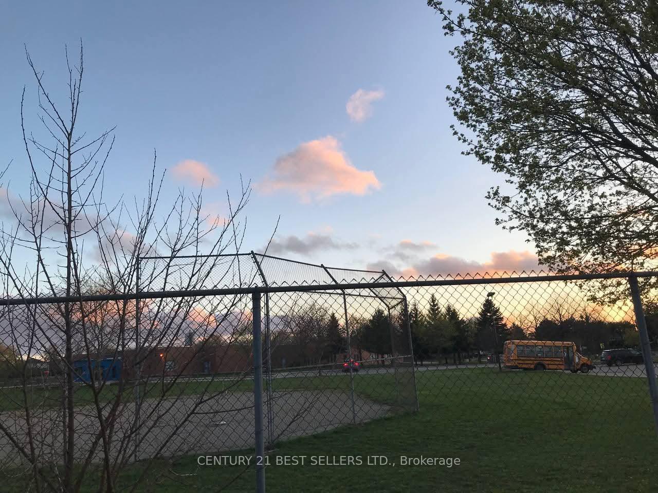 Photo 14 of Unit 9, 700 Erinbrook Drive, Kitchener, Country Hills West — HOMEH