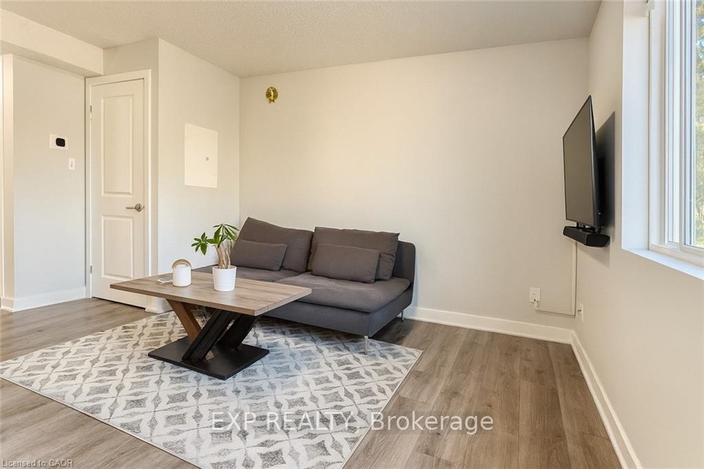 Photo 2 of Unit 5A, 185 Windale Crescent, Kitchener, Laurentian Hills — HOMEH