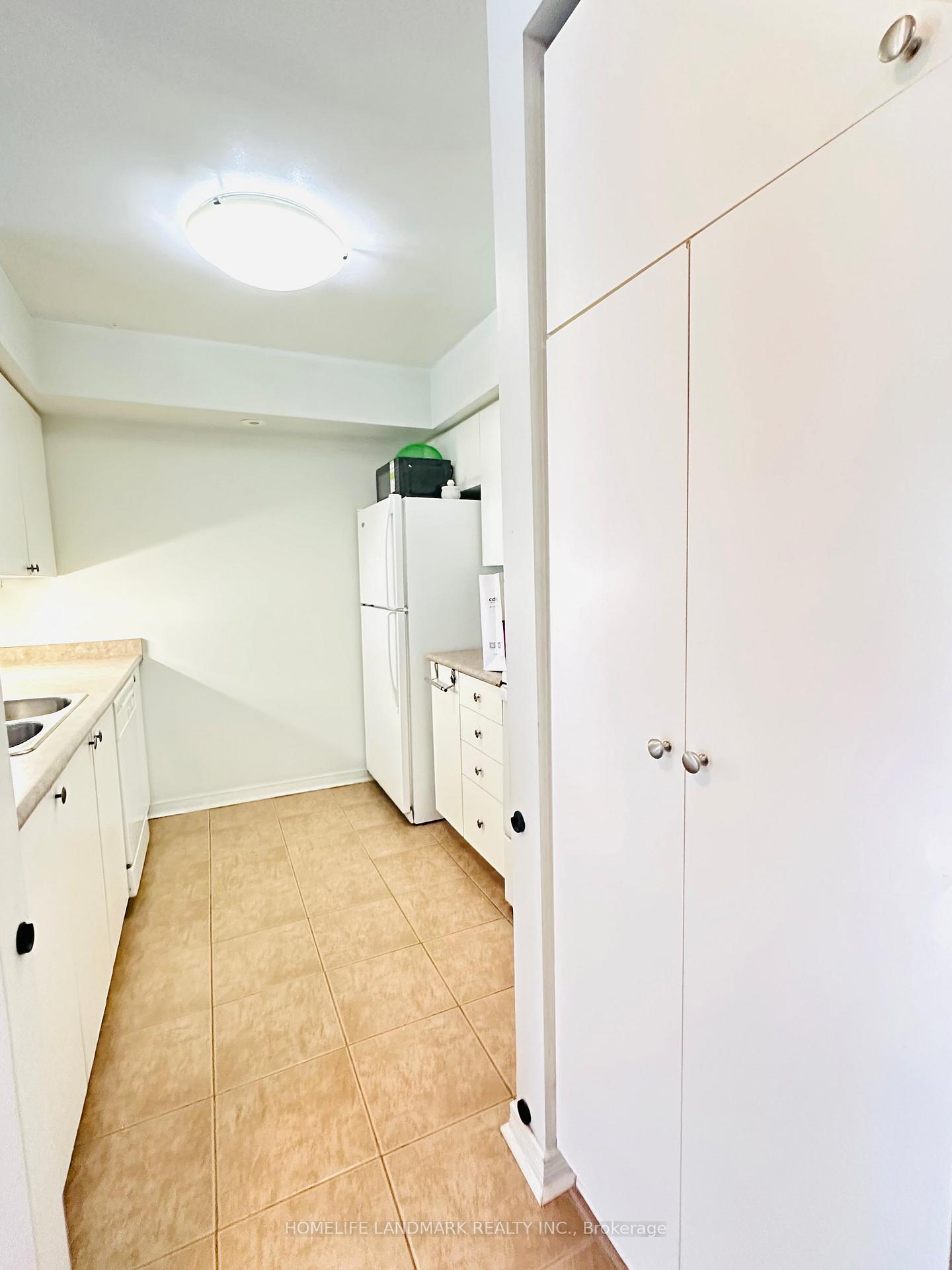 Photo 3 of 102 Old Kennedy Road, Markham, Milliken Mills East — HOMEH