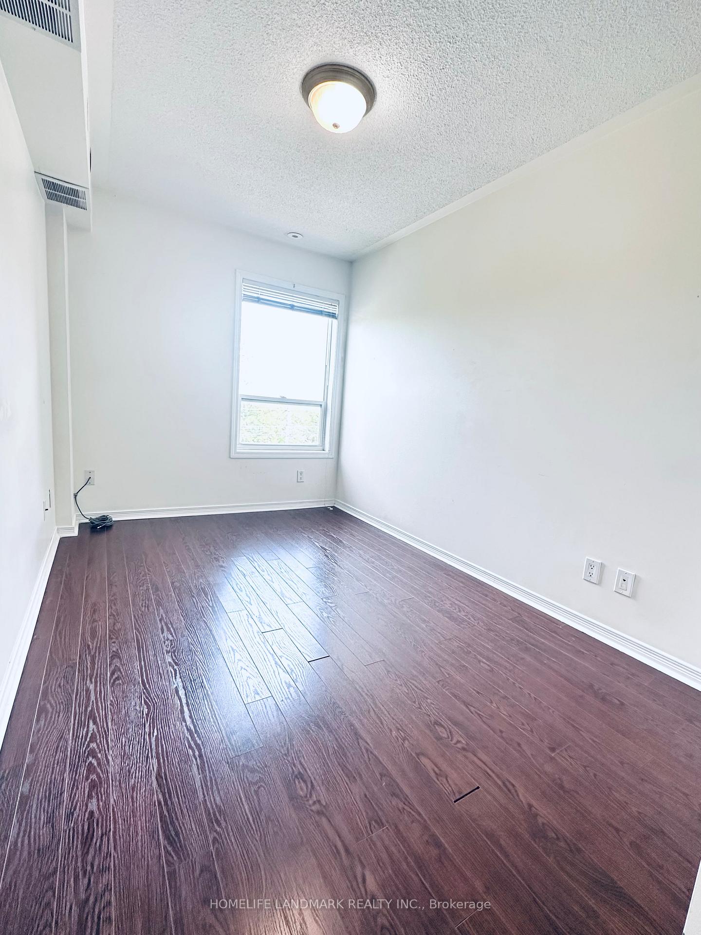 Photo 8 of 102 Old Kennedy Road, Markham, Milliken Mills East — HOMEH