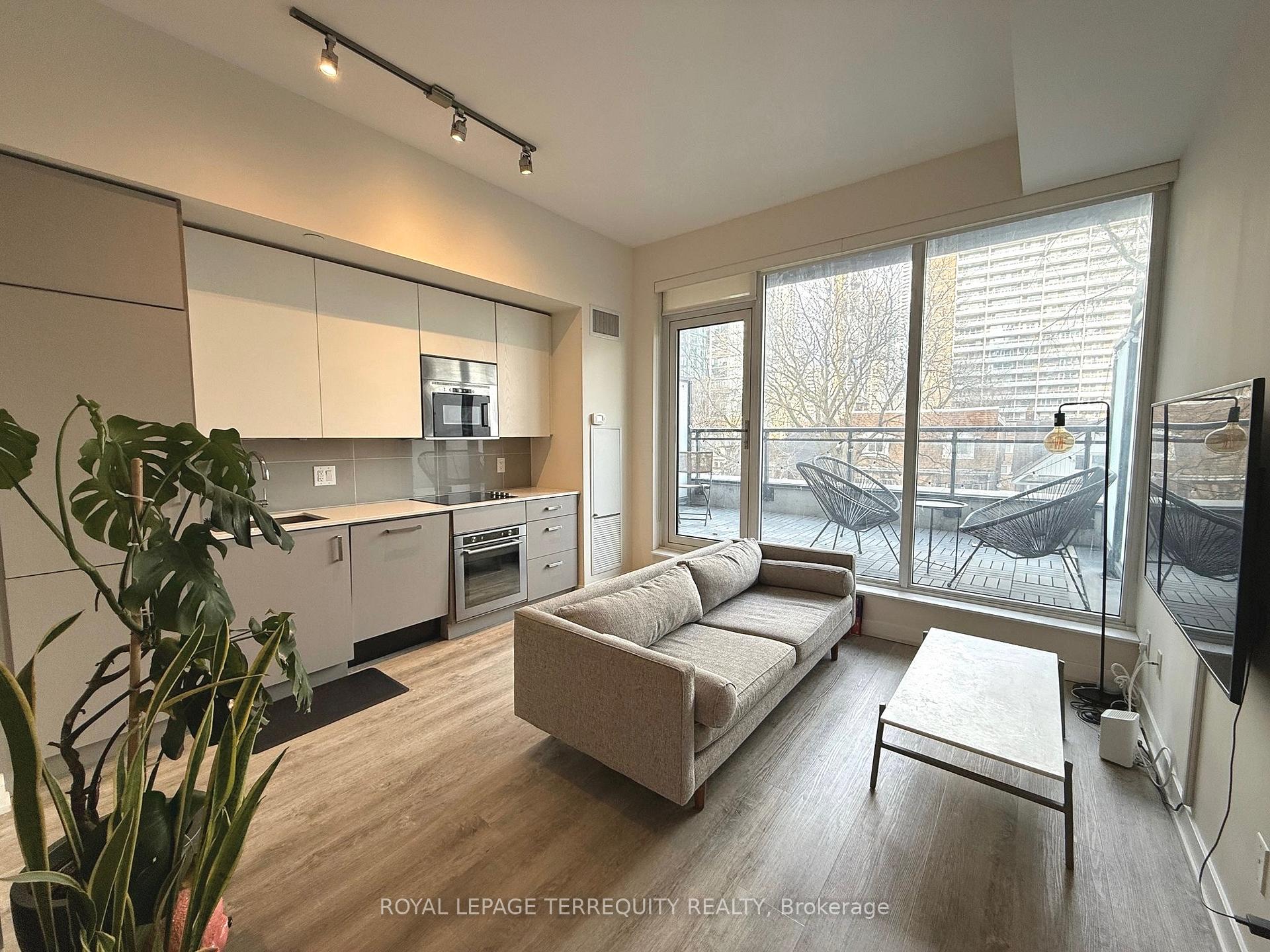 Front of Unit 303, 17 Dundonald Street
