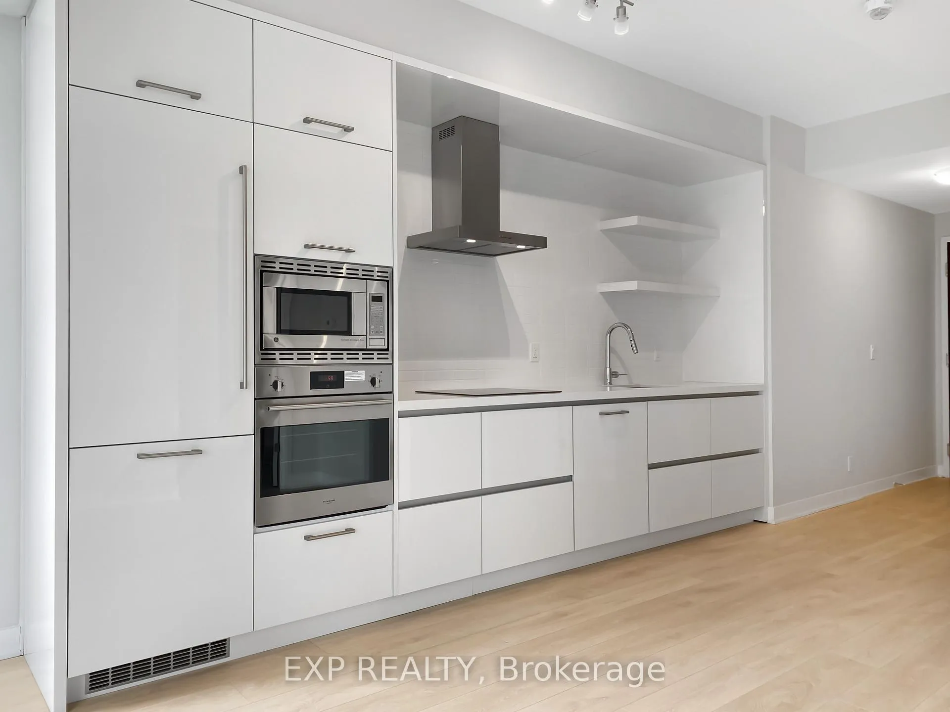 Photo 4 of Unit 2506, 2221 Yonge Street, Toronto, Mount Pleasant West — HOMEH