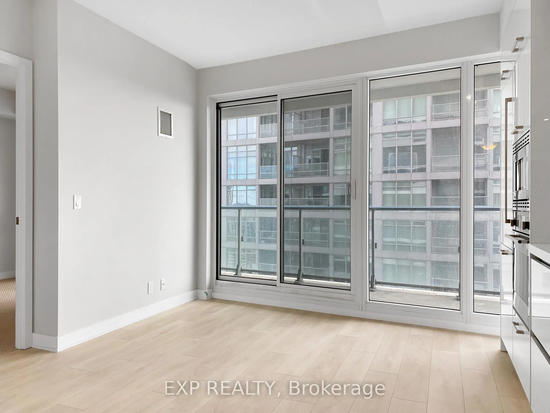 Photo 7 of Unit 2506, 2221 Yonge Street, Toronto, Mount Pleasant West — HOMEH