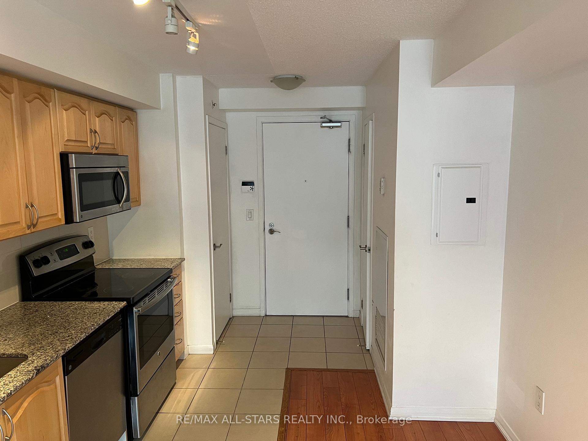 Front of Unit 1103, 830 Lawrence Avenue W