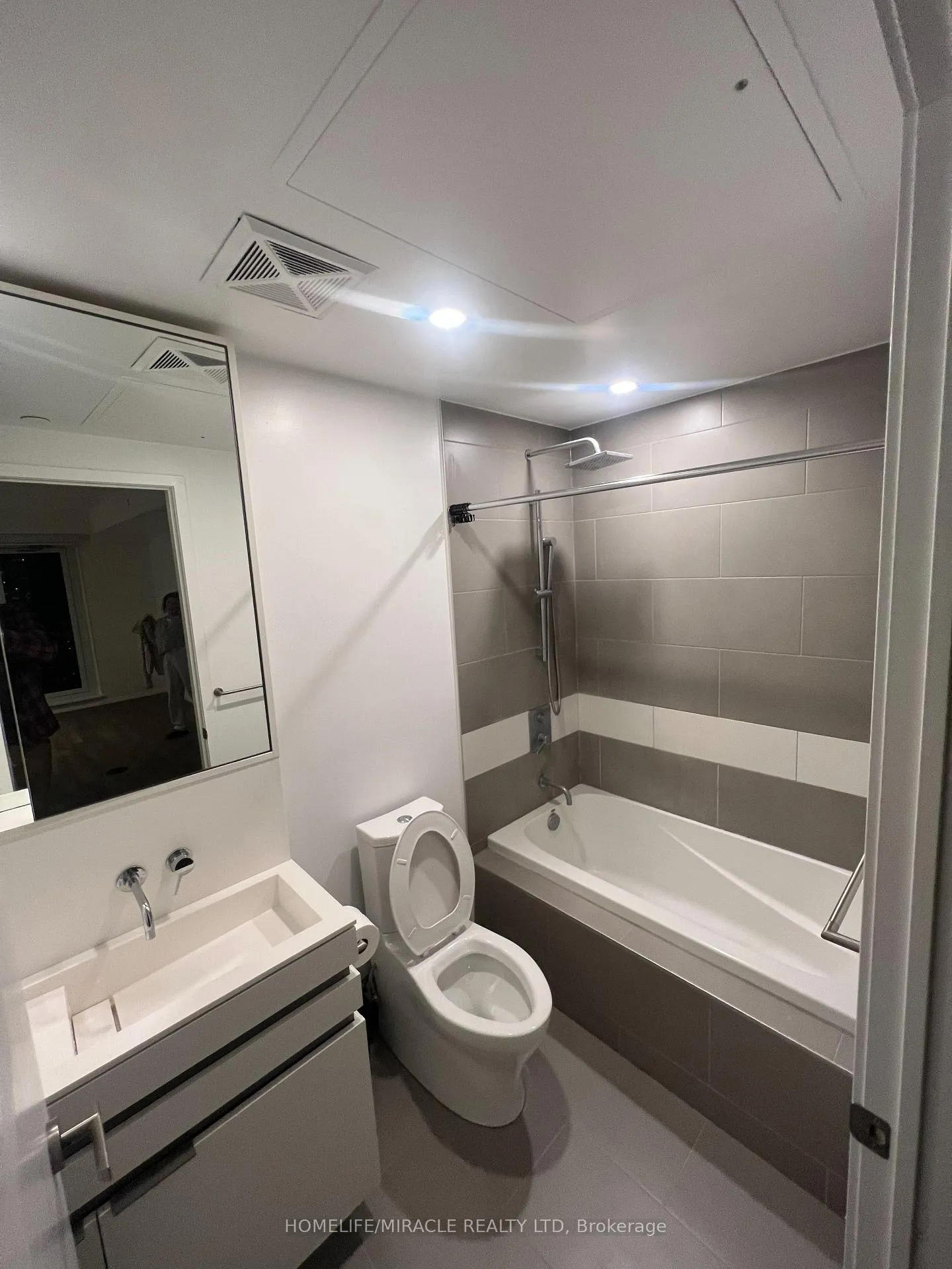 Photo 4 of Unit 4308, 197 Yonge Street, Toronto, Church-Yonge Corridor — HOMEH