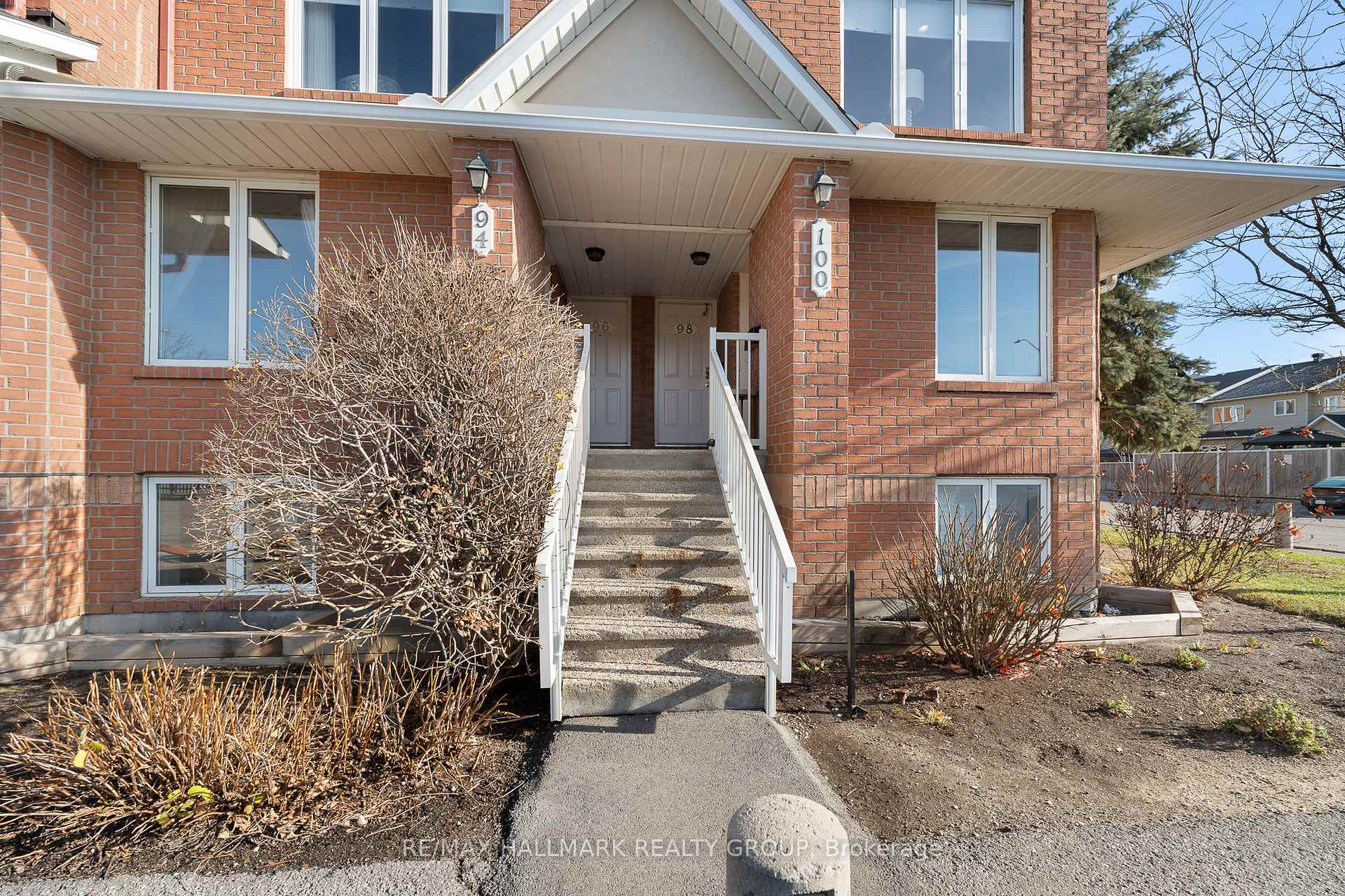 Photo 2 of 98 Bonfield Point, Ottawa, Avalon East — HOMEH